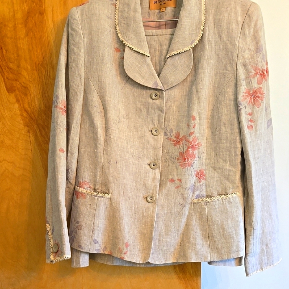 NWOT Skirt Suit Fully Lined 100% Linen With Subtle Flowered Print On Jacket